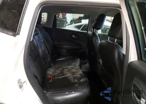 2019 Jeep Compass Latitude z USA, uszkodzony, nr VIN 3C4NJDBB4KT690639